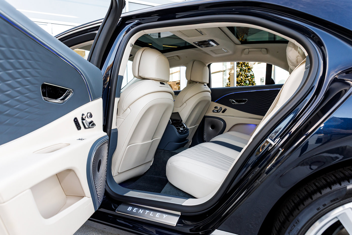 New 2026 Bentley Flying Spur Azure image 35