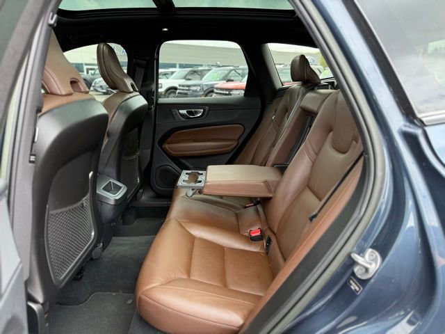 Used 2023 Volvo XC60 B5 Plus AWD/4WD image 18