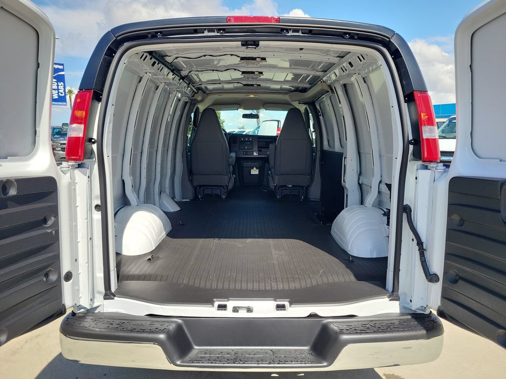 New 2026 Chevrolet Express 2500 w/ Communications Package RWD image 15