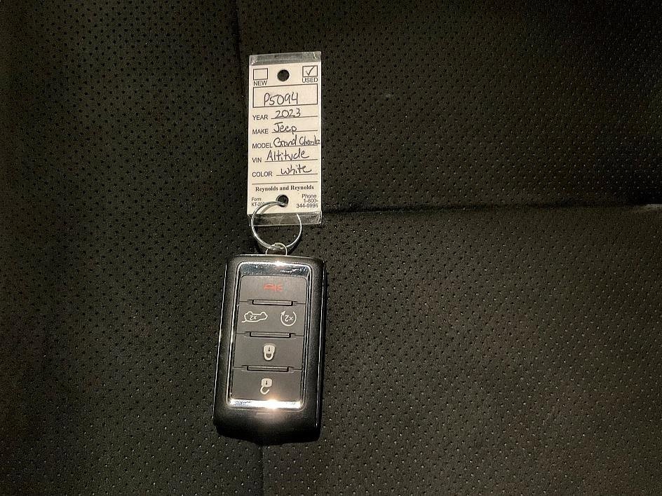 Used 2023 Jeep Grand Cherokee Altitude image 32