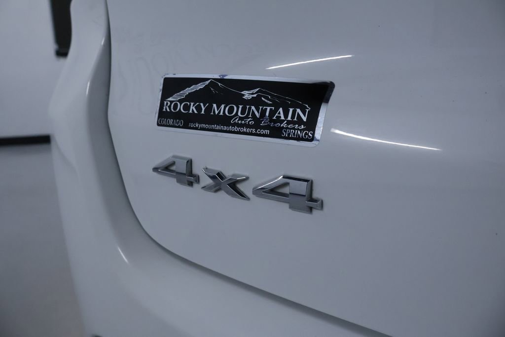 Used 2024 Jeep Compass Latitude image 12