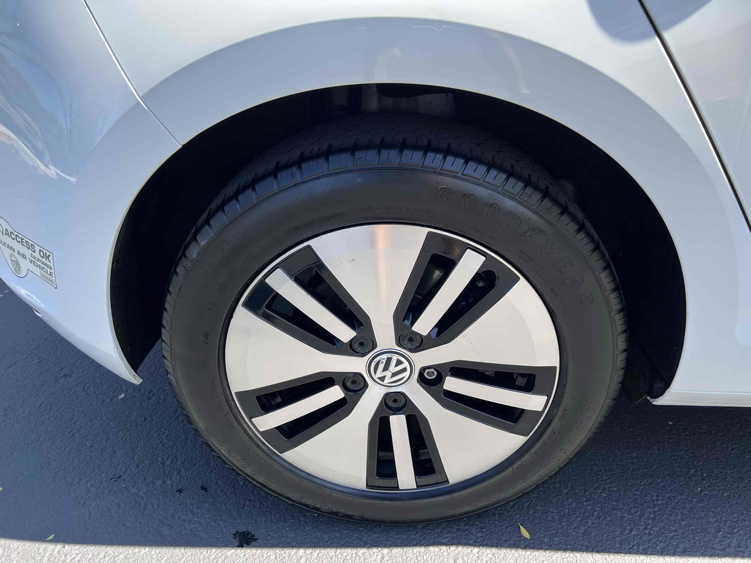 Used 2015 Volkswagen e-Golf SEL Premium FWD image 44