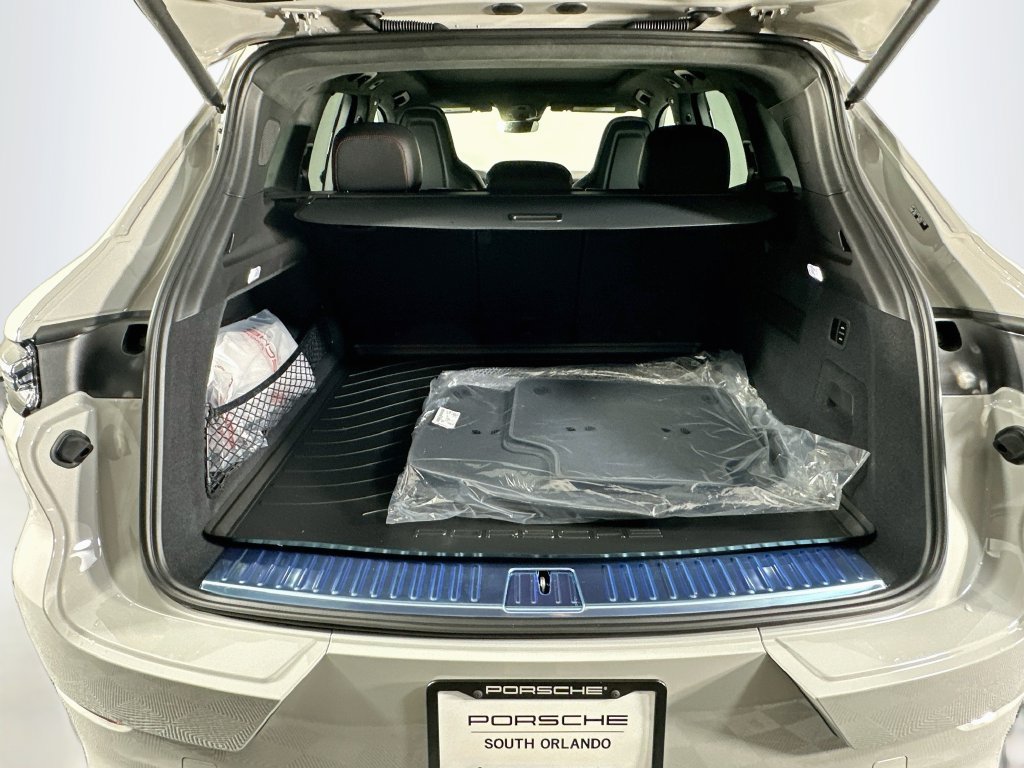 New 2026 Porsche Cayenne GTS AWD/4WD image 28