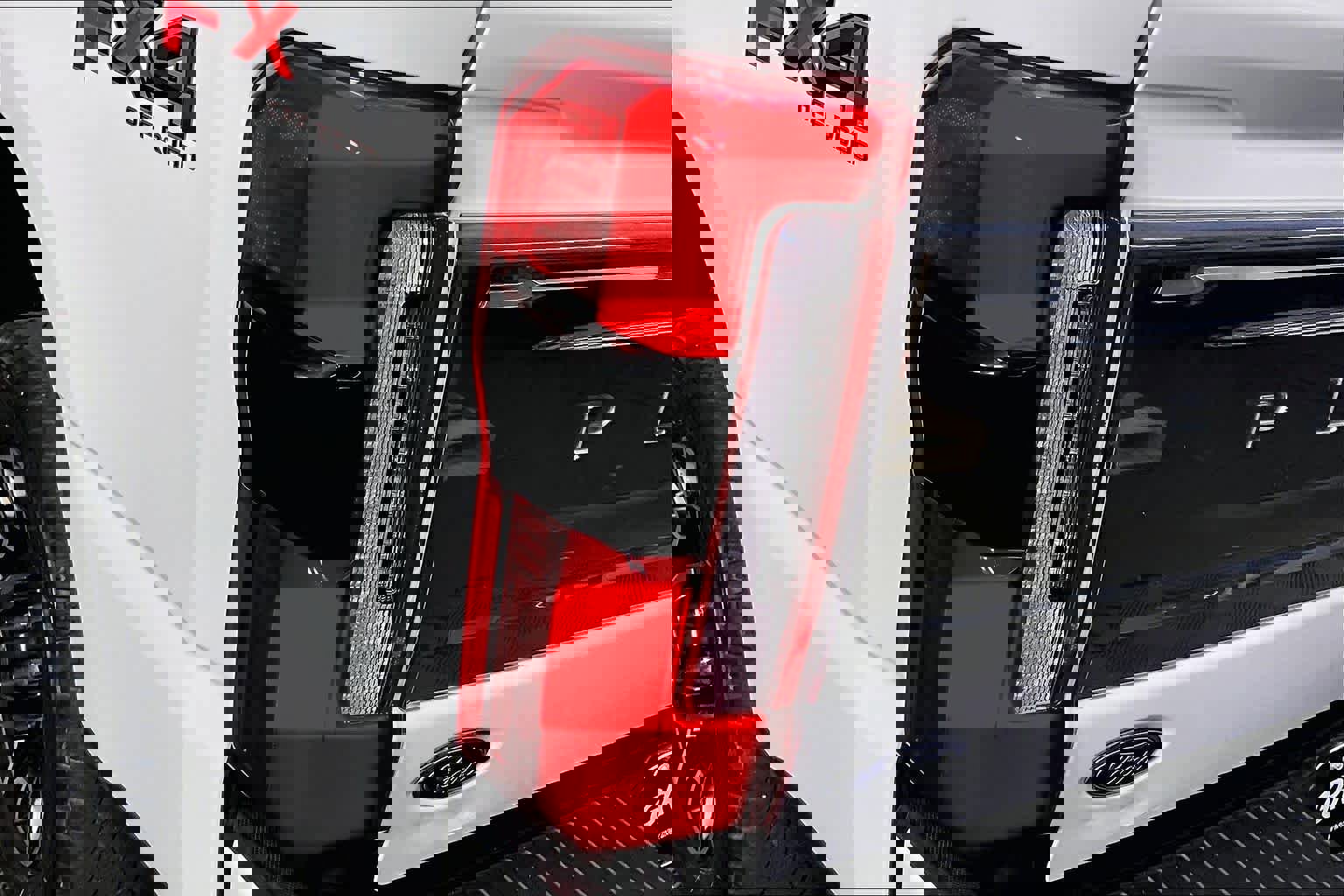 Used 2024 Ford F250 Platinum w/ FX4 Off-Road Package image 28