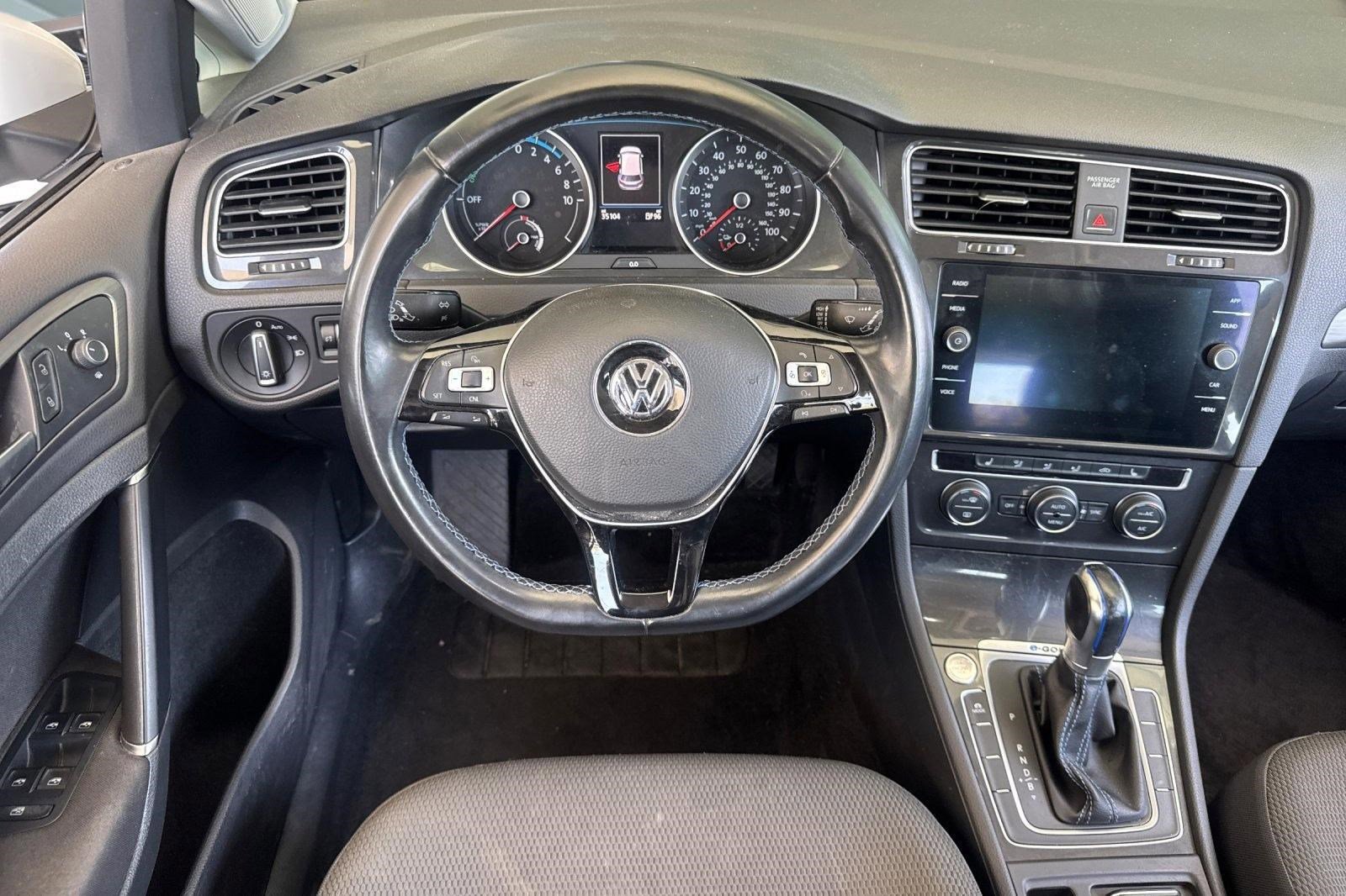 Used 2018 Volkswagen e-Golf SE FWD image 27