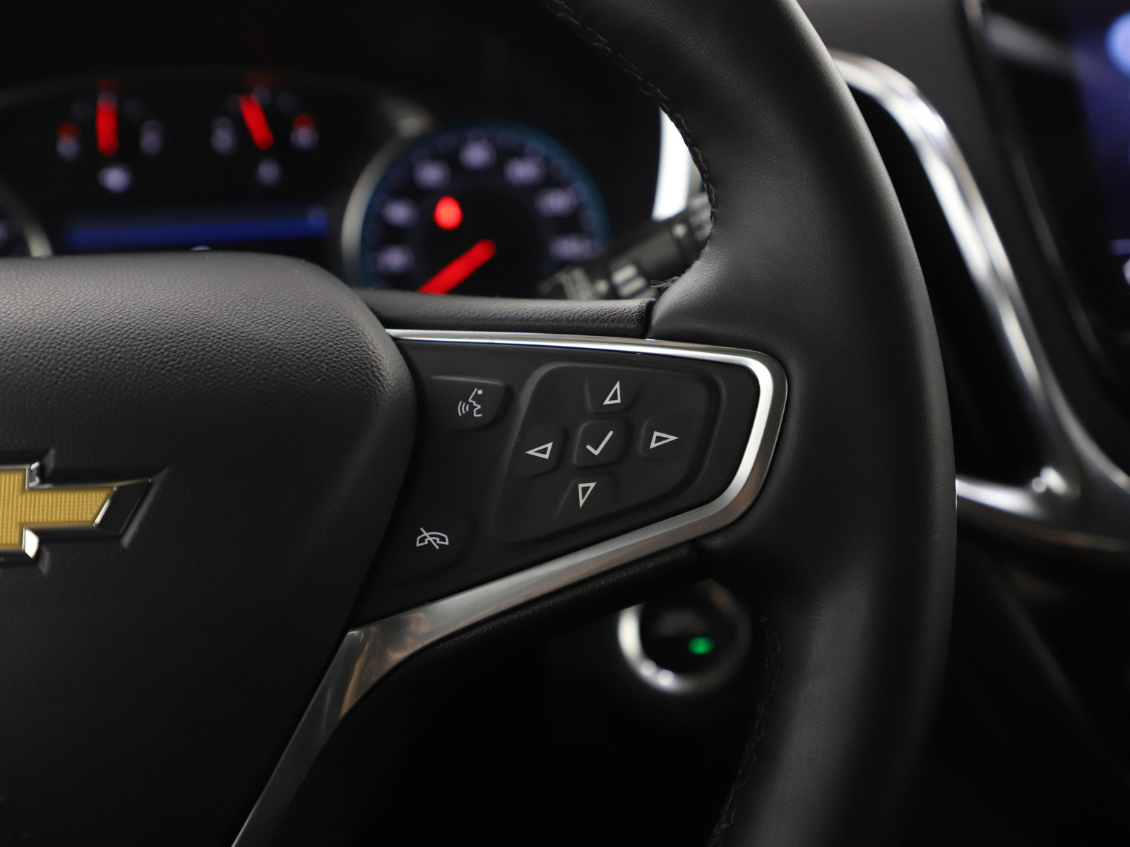 Used 2023 Chevrolet Equinox Premier AWD/4WD image 28
