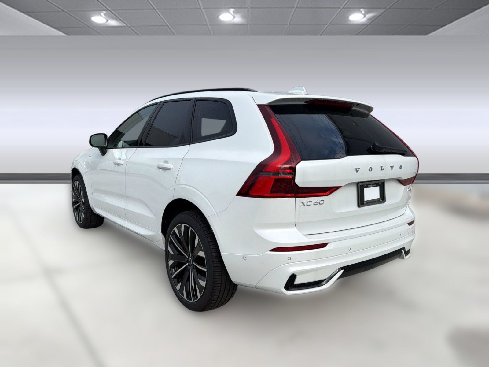 New 2026 Volvo XC60 T8 Ultra w/ Climate Package AWD/4WD image 3