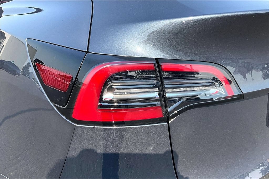 Used 2023 Tesla Model Y Long Range AWD/4WD image 24