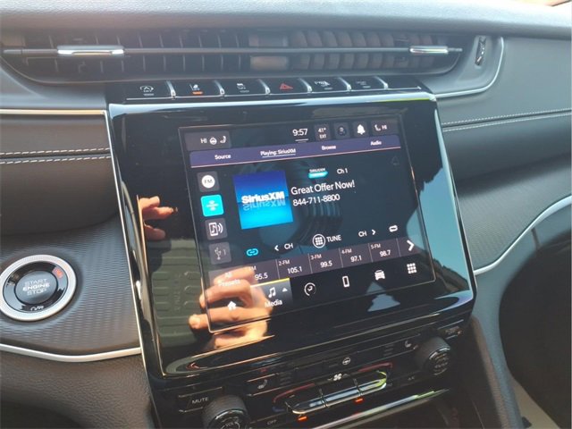 Used 2025 Jeep Grand Cherokee Altitude image 18