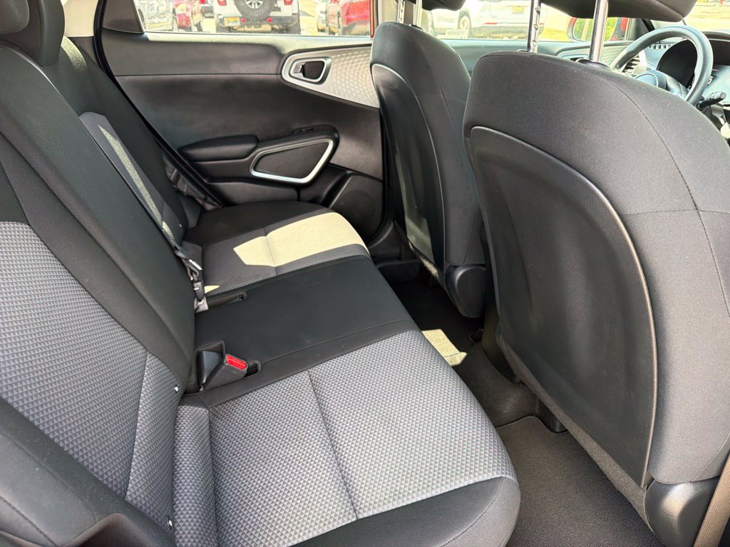 Used 2024 Kia Soul LX w/ Option Group 015 FWD image 17