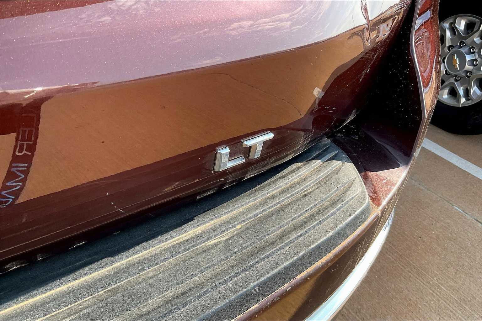 Used 2023 Chevrolet Suburban LT w/ LT Signature Package image 10