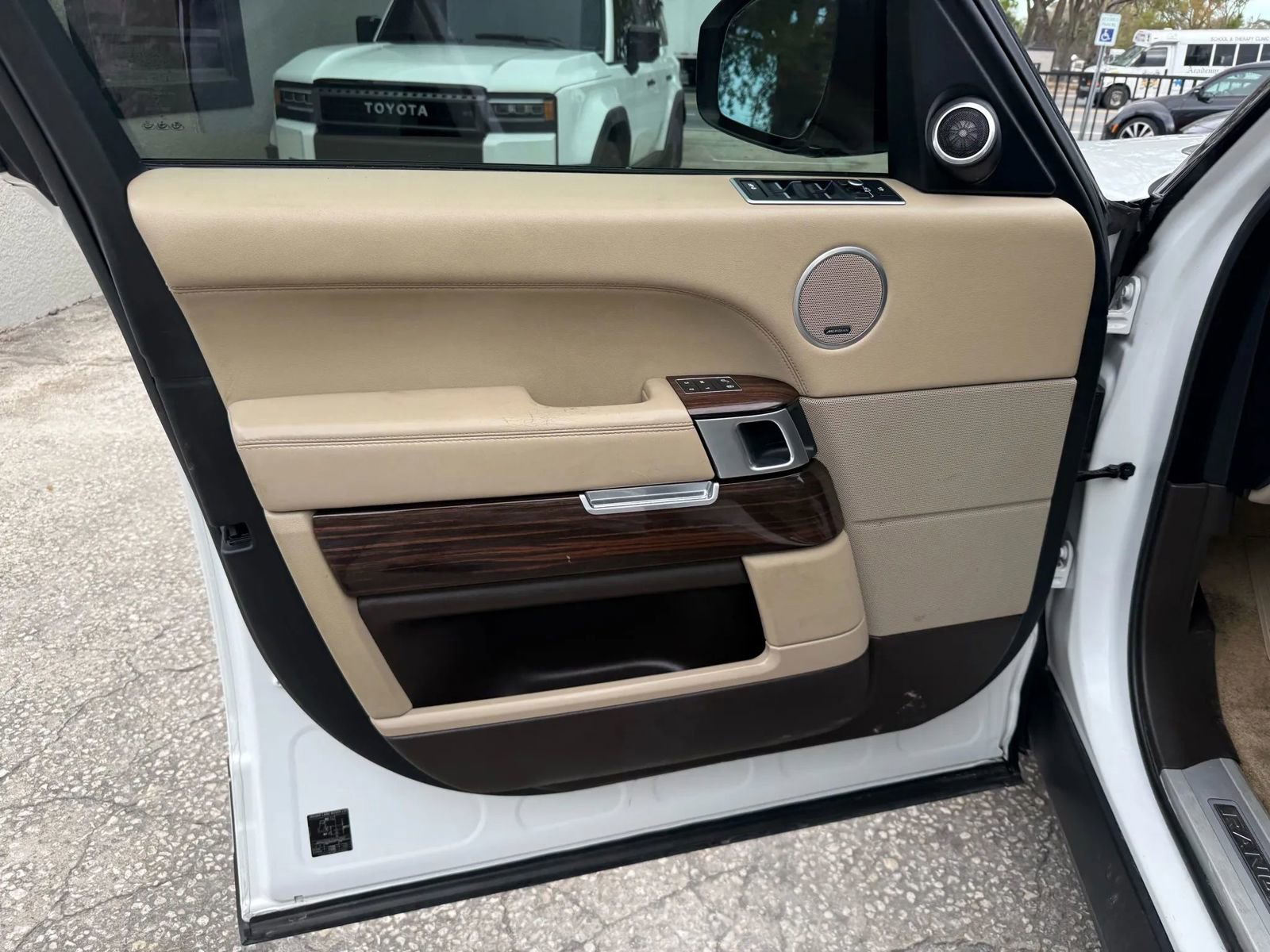 Used 2017 Land Rover Range Rover Long Wheelbase Supercharged image 16