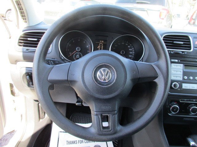 Used 2010 Volkswagen Golf 4-Door image 18