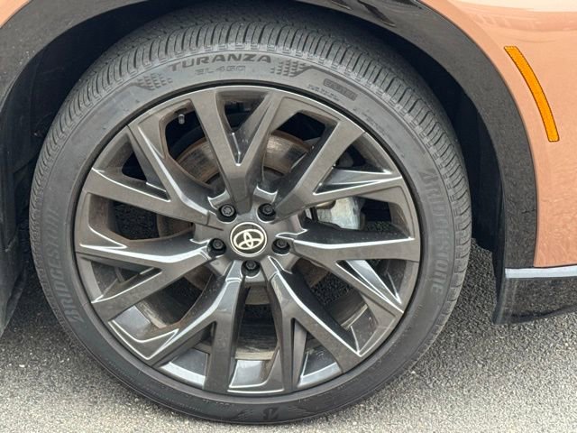 Used 2025 Toyota Crown Signia w/ Advanced Technology Package image 16