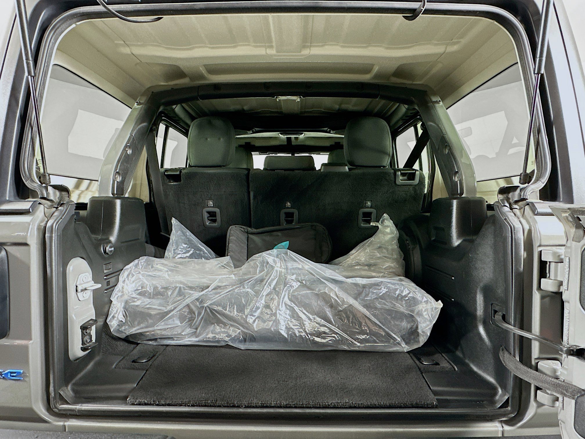 Used 2023 Jeep Wrangler Unlimited Rubicon 4xe w/ Steel Bumper Group image 28