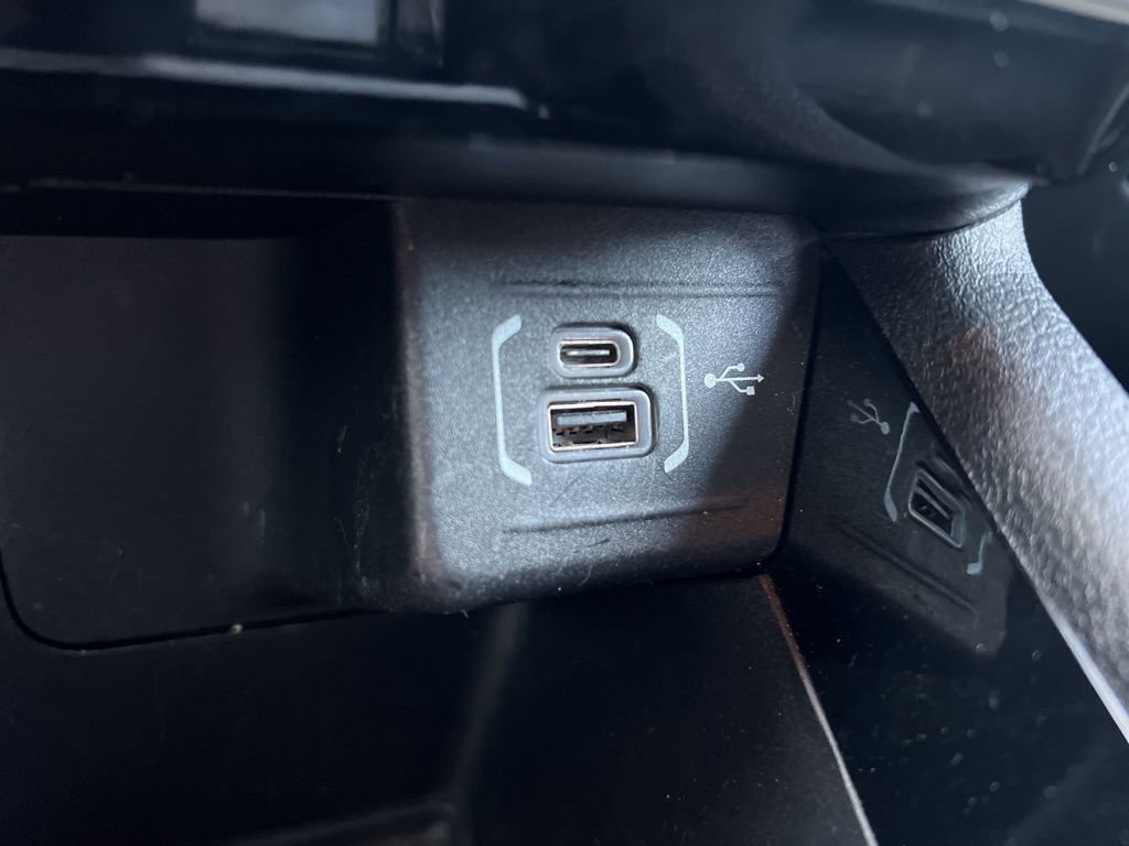 Used 2025 Jeep Compass Limited image 21