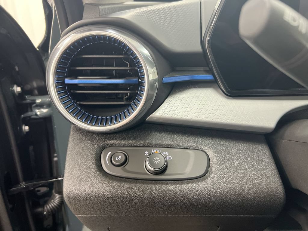 New 2026 Chevrolet Trax LT w/ Driver Confidence Package FWD image 18