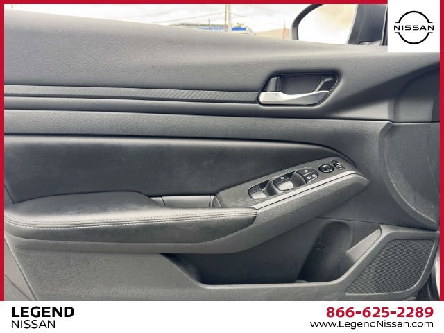 Used 2024 Nissan Altima 2.5 SV AWD/4WD image 17