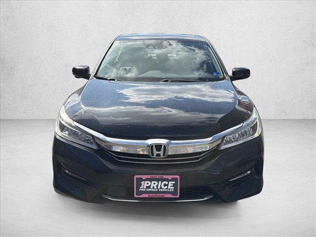 Used 2017 Honda Accord Touring image 2