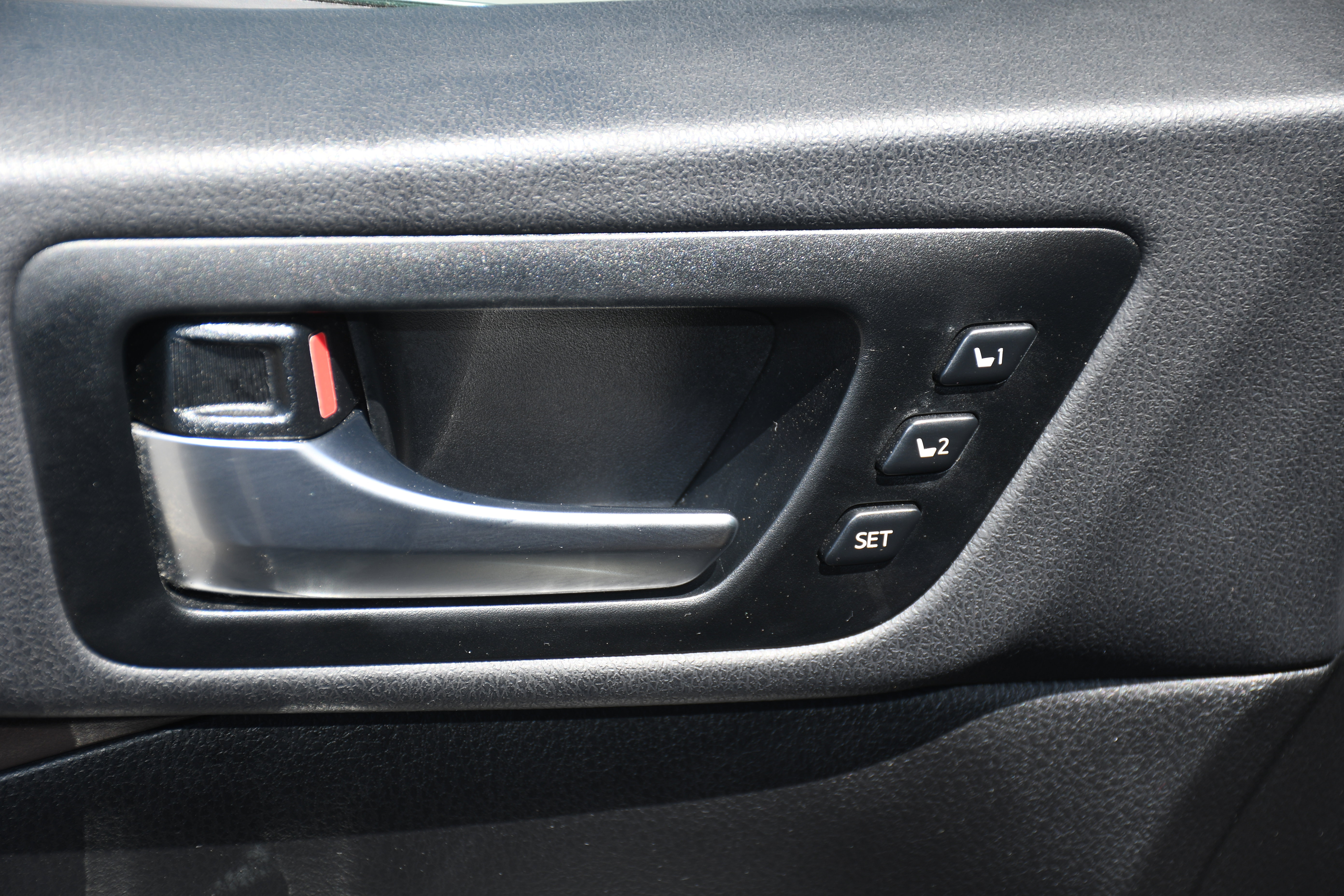 Used 2019 Toyota Highlander Limited Platinum image 12