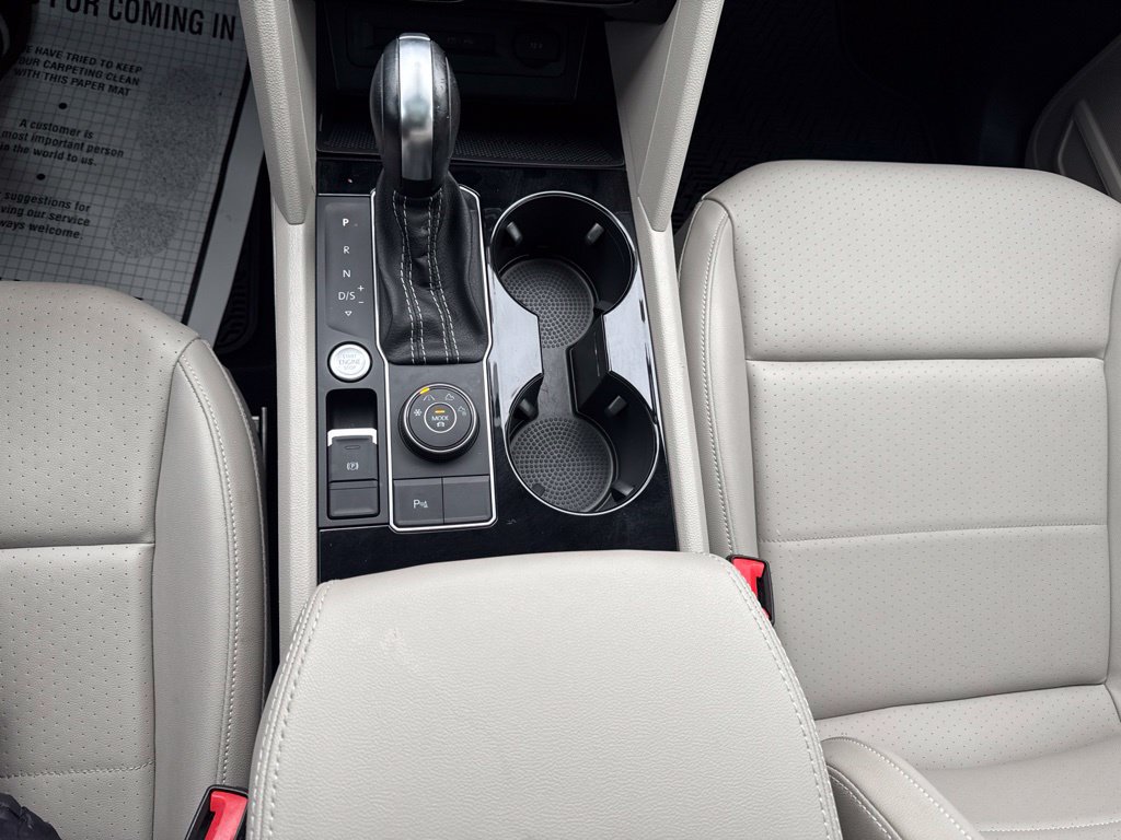 Certified 2023 Volkswagen Atlas SEL R-Line AWD/4WD image 20