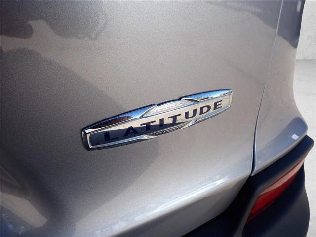 Used 2019 Jeep Cherokee Latitude Plus w/ Cold Weather Group image 3