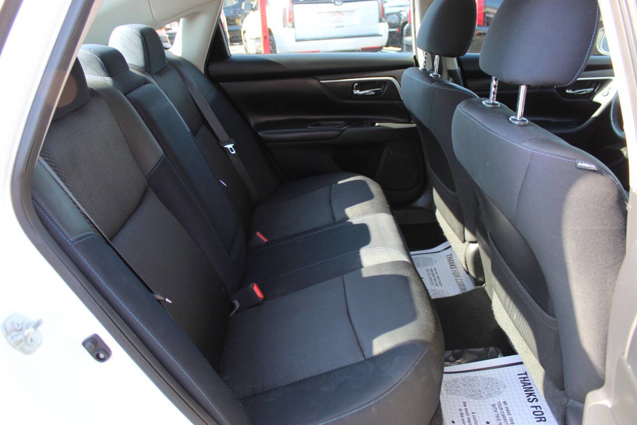 Used 2017 Nissan Altima 2.5 SR w/ Midnight Edition Package image 11