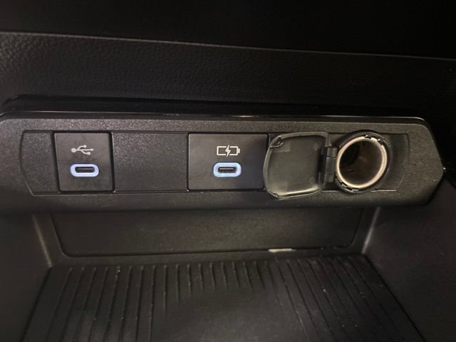 Used 2025 Toyota Prius LE FWD image 22