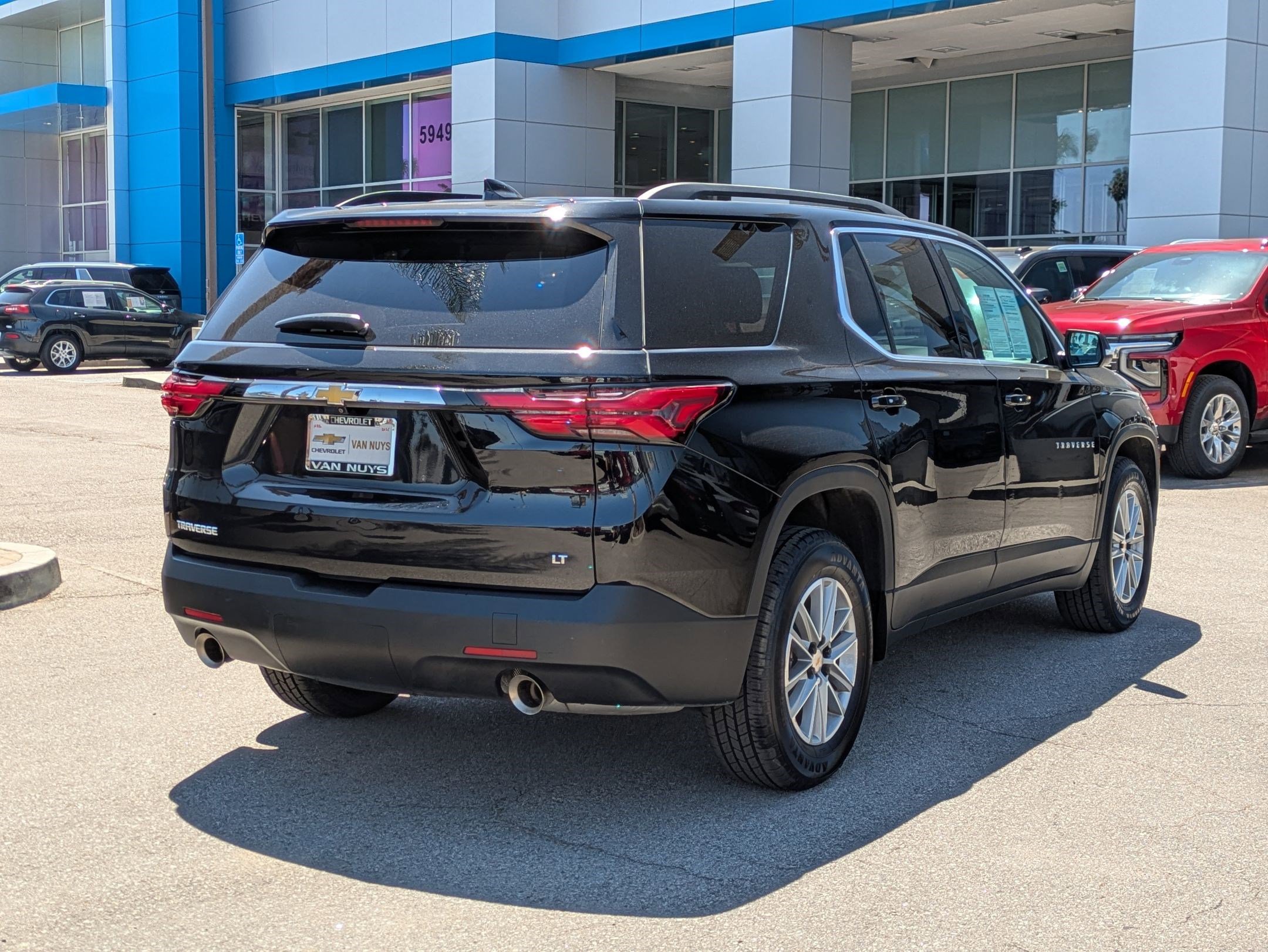 Used 2023 Chevrolet Traverse LT FWD image 5