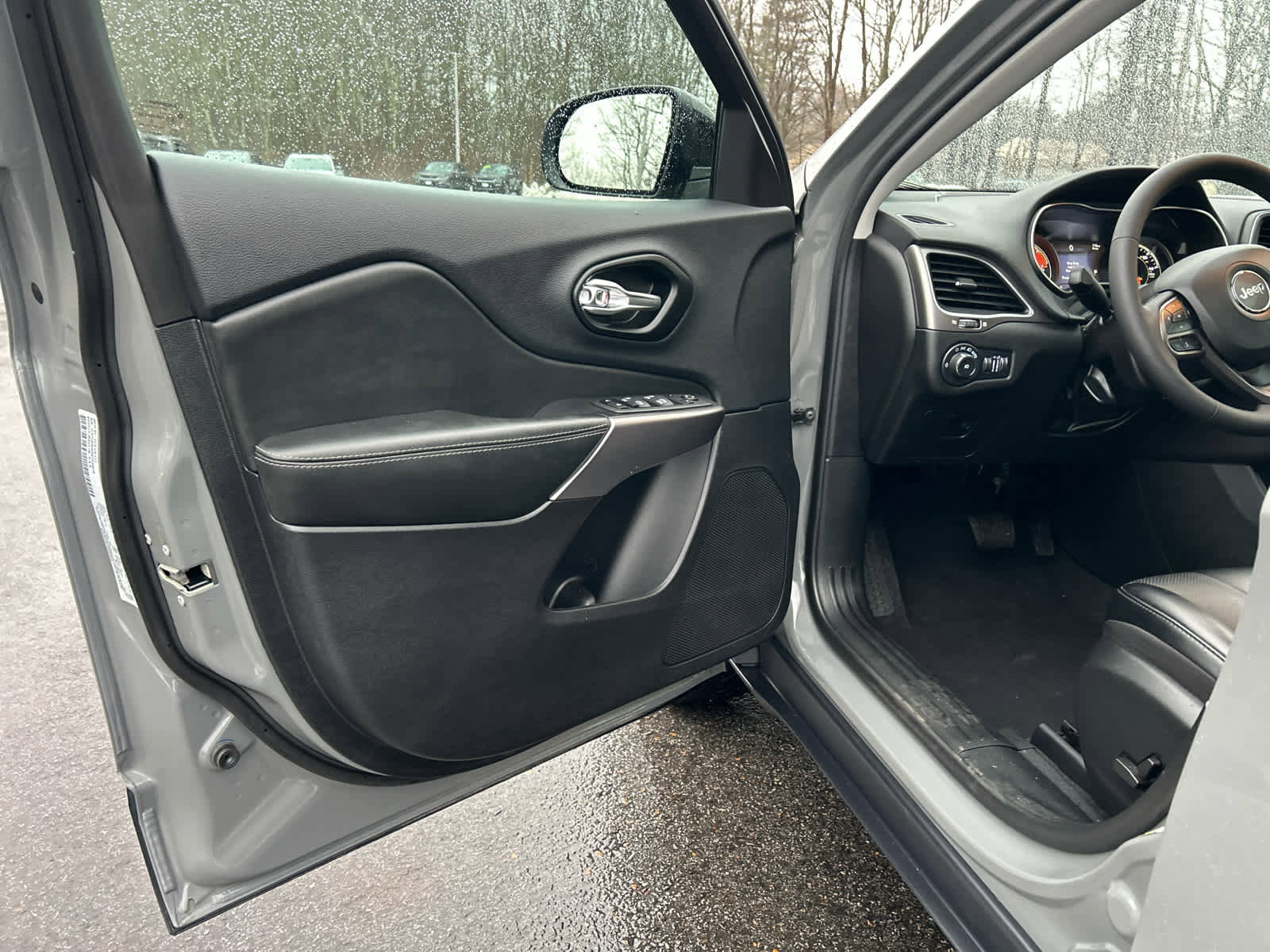 Used 2022 Jeep Cherokee Latitude Lux w/ Sun & Sound Group image 28