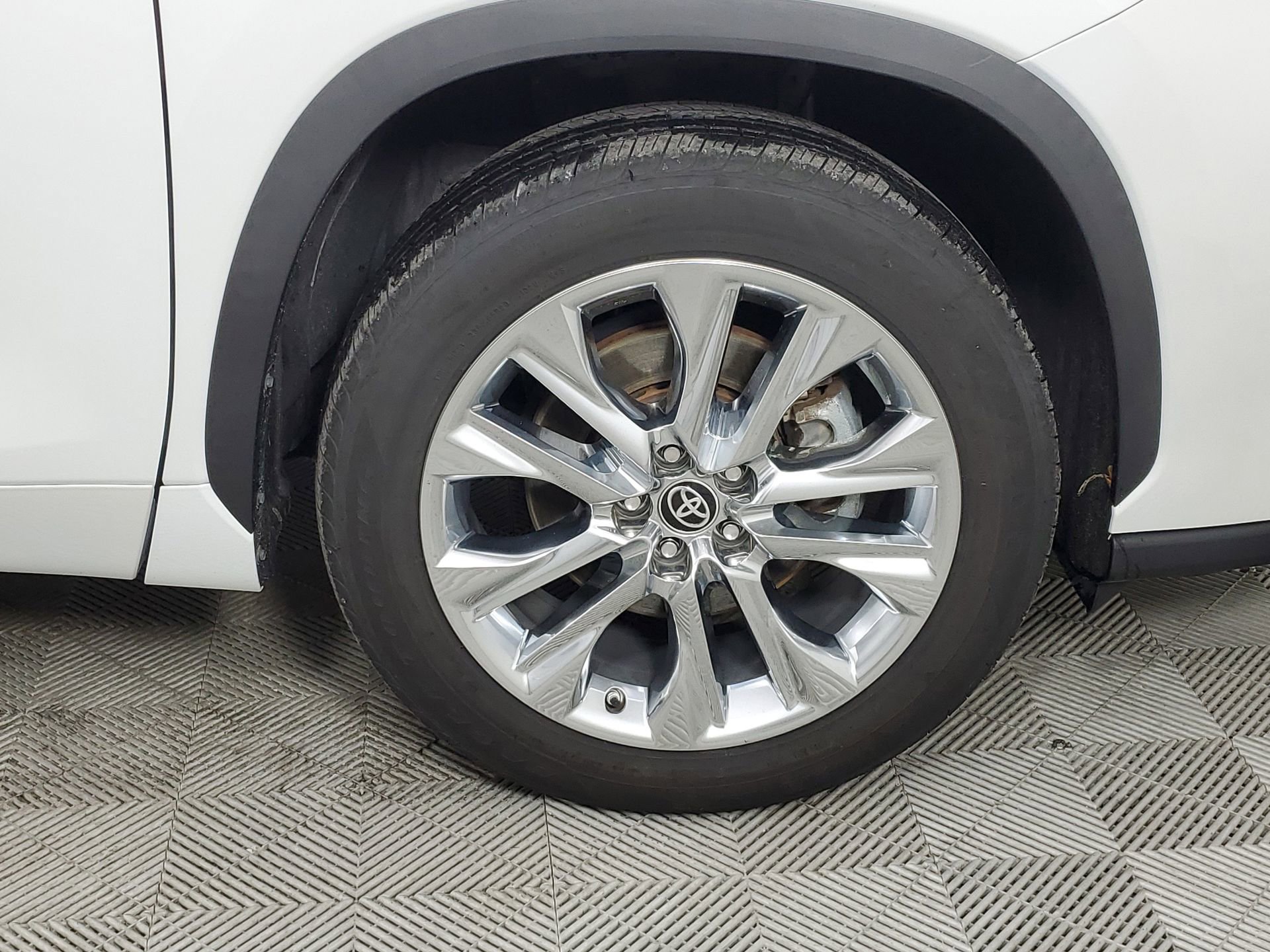 Used 2023 Toyota Highlander Limited image 14