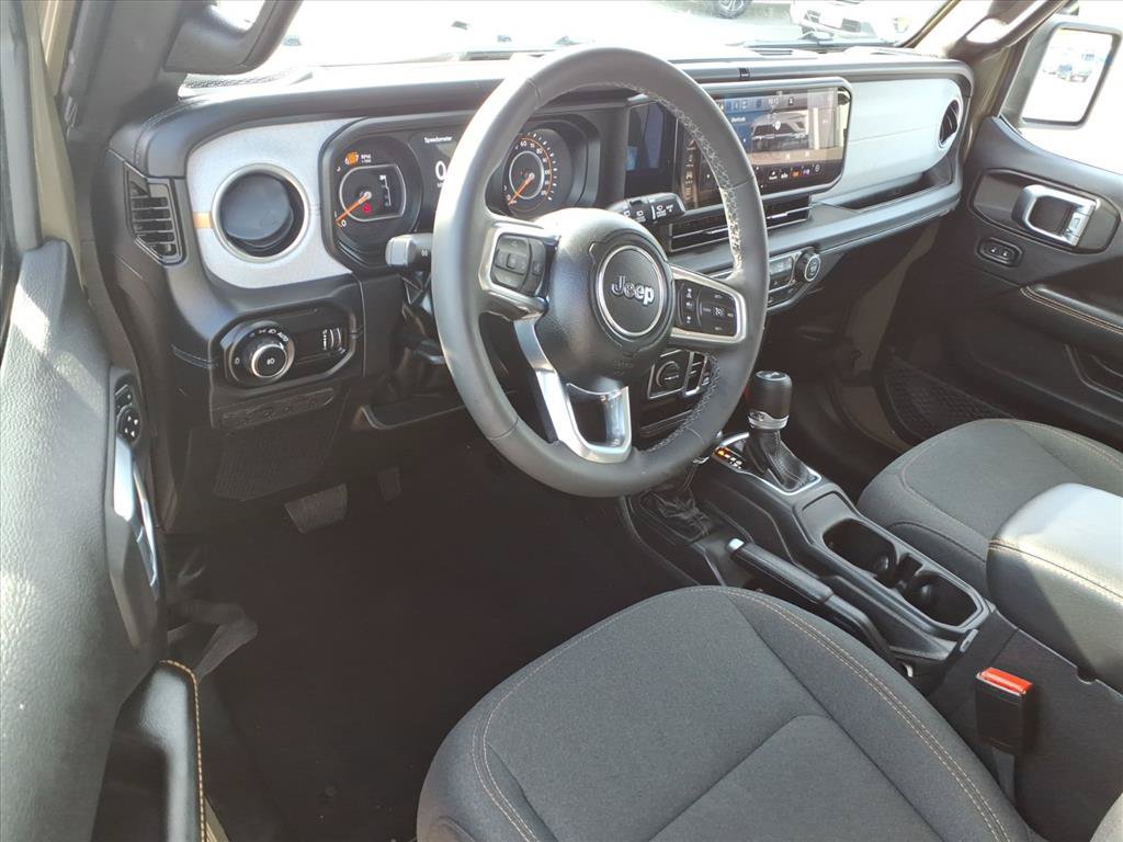 Used 2026 Jeep Wrangler Unlimited Sahara AWD/4WD image 18