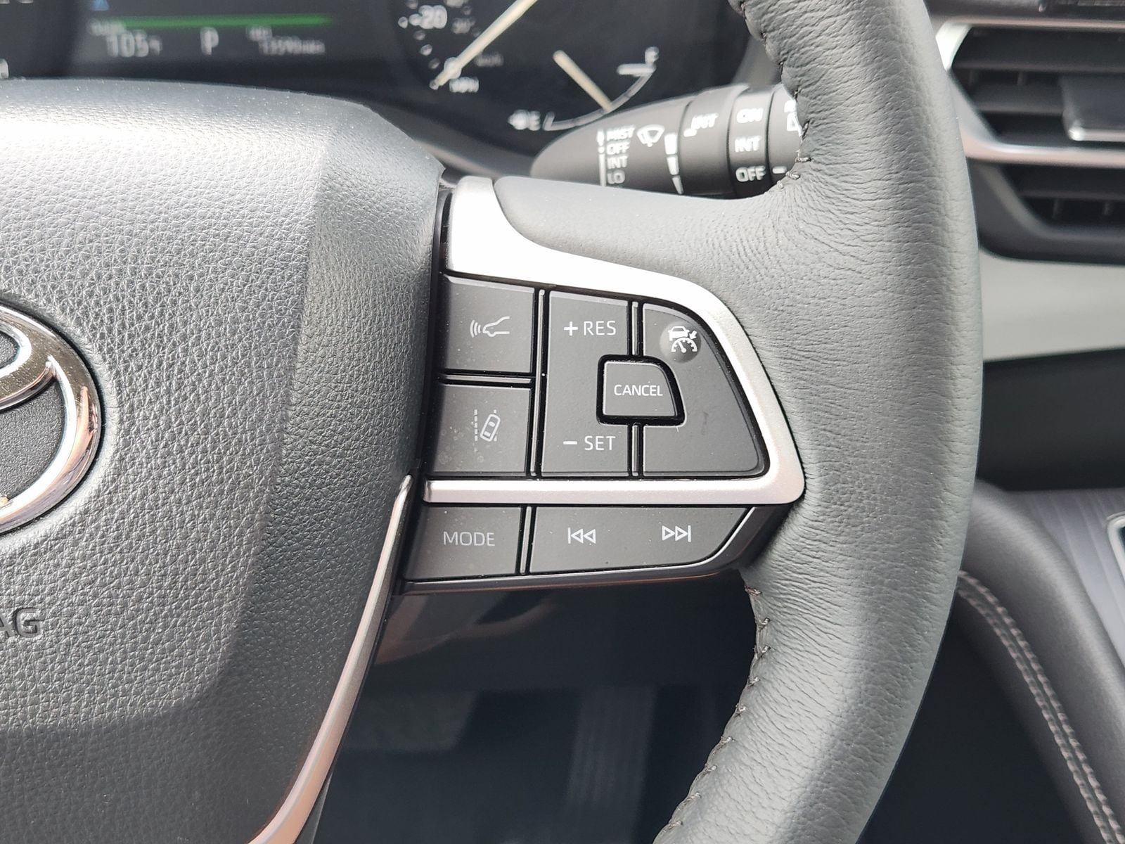 Used 2026 Toyota Sienna XLE FWD image 36