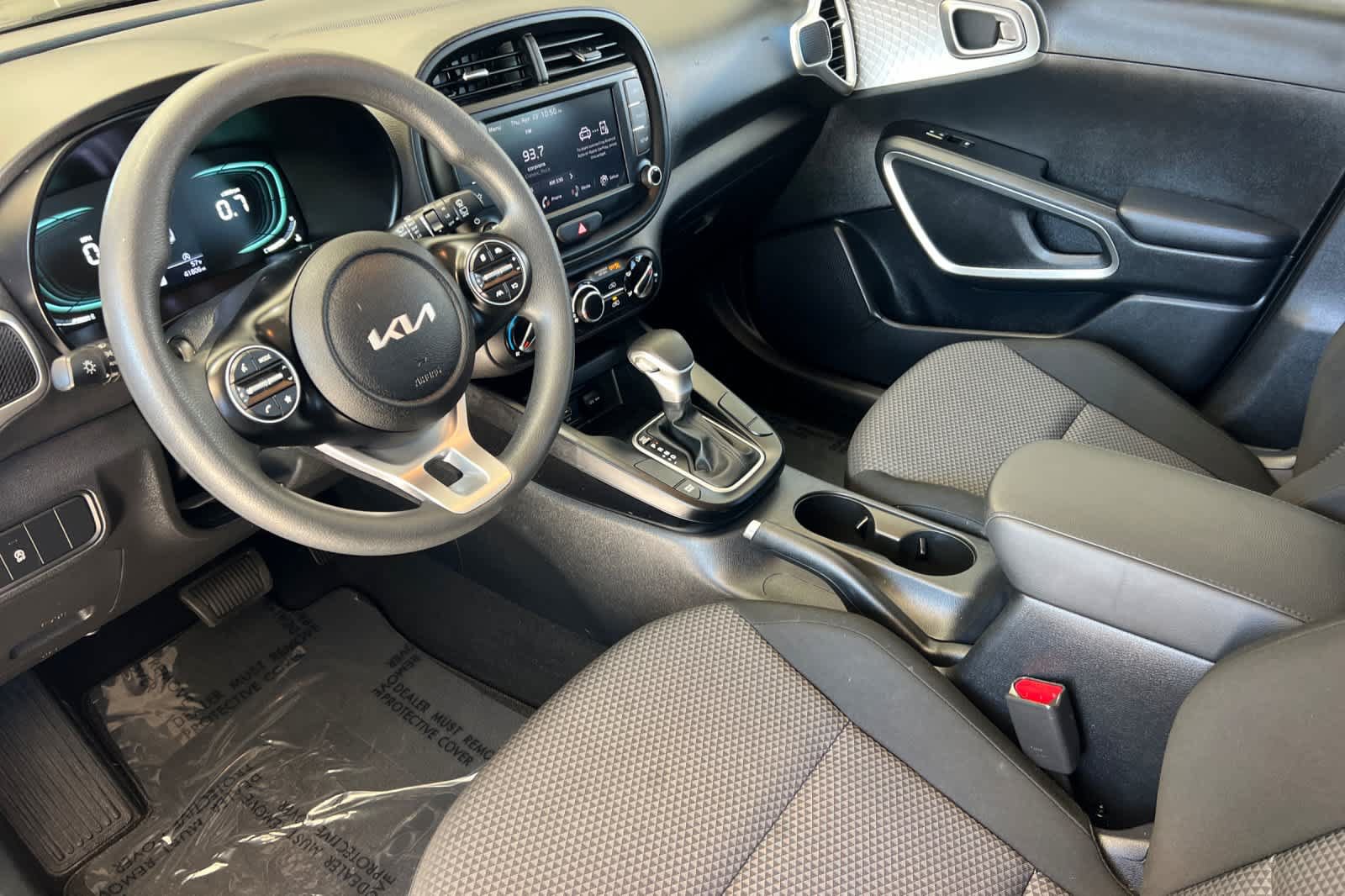 Used 2023 Kia Soul LX w/ LX Technology Package FWD image 11