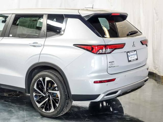 Used 2024 Mitsubishi Outlander SE AWD/4WD image 10