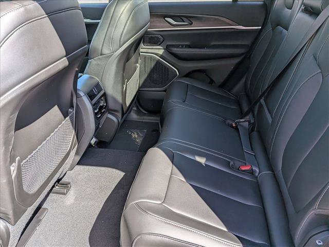 New 2026 Jeep Grand Cherokee Limited w/ Limited Altitude Package AWD/4WD image 17