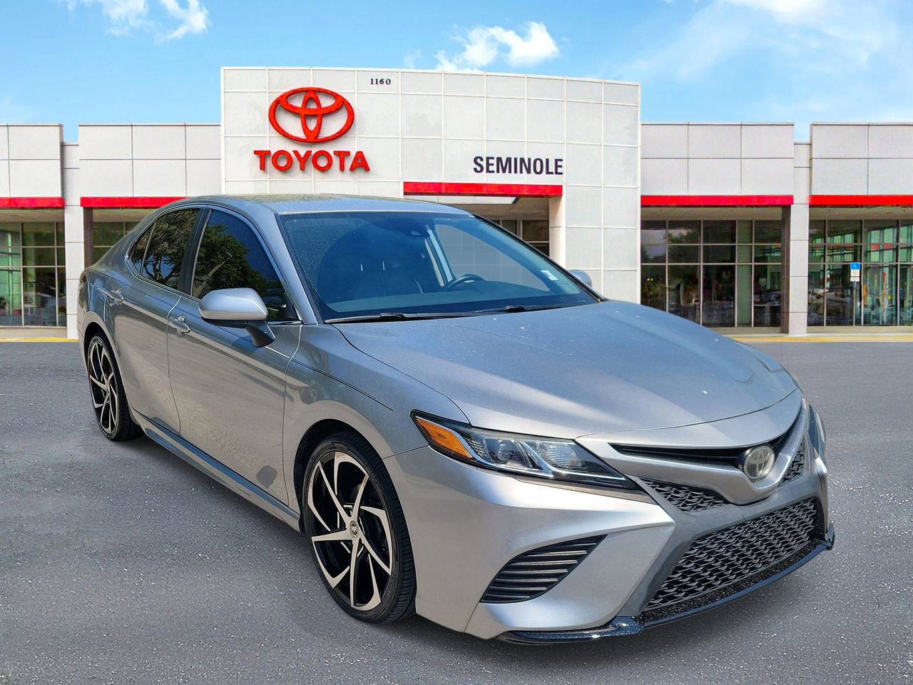 Used 2019 Toyota Camry SE image 2