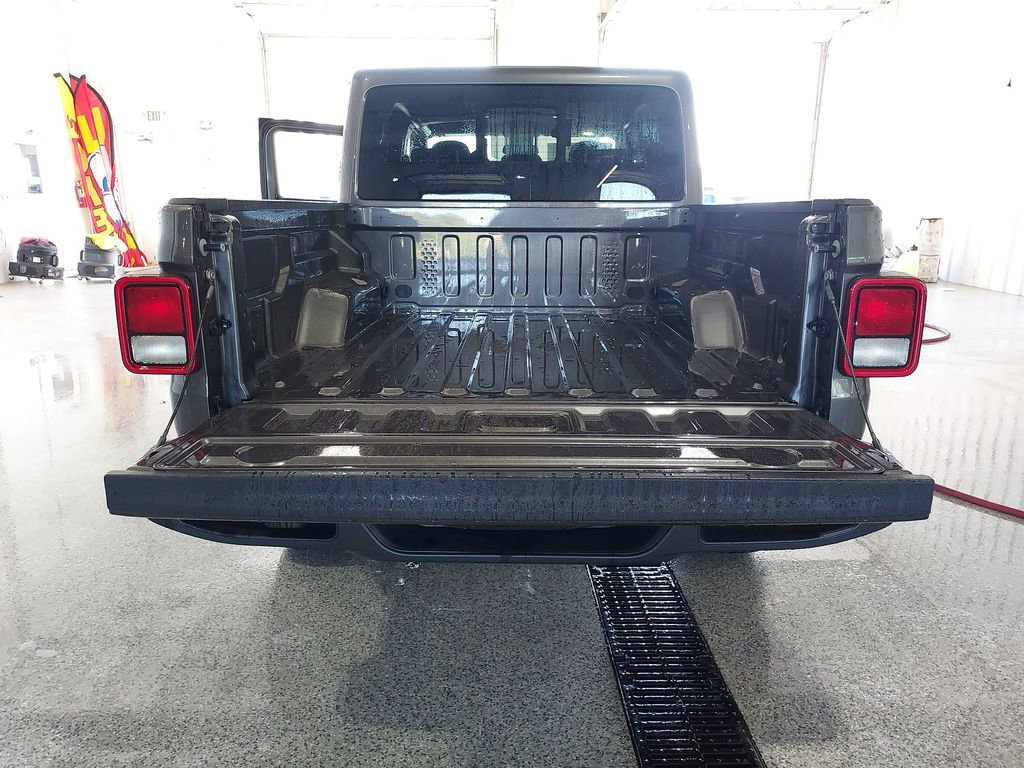 New 2025 Jeep Gladiator Sport image 28