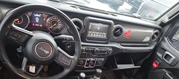 Used 2023 Jeep Gladiator Sport AWD/4WD image 2