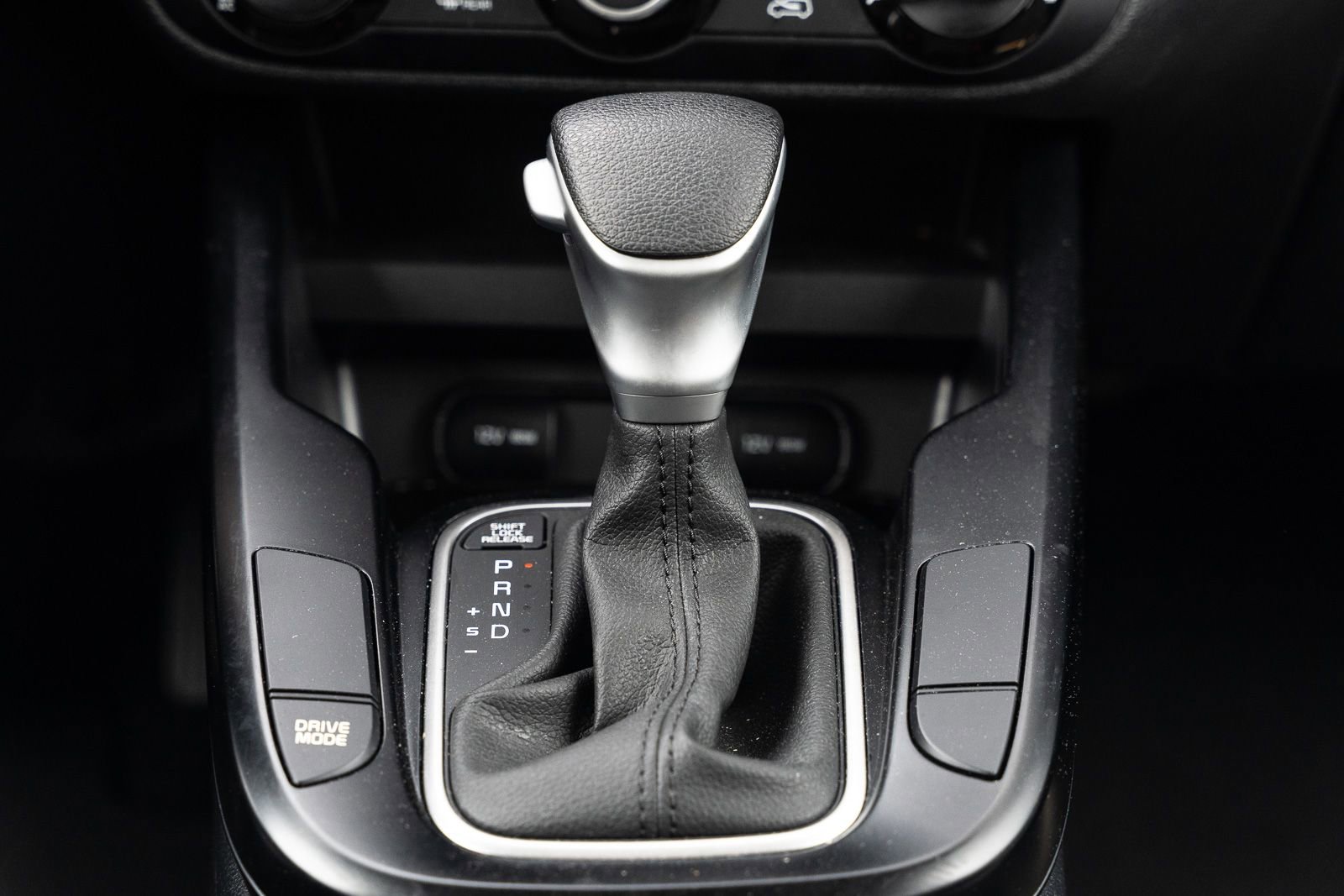 Used 2025 Kia Soul LX w/ LX Technology Package FWD image 28