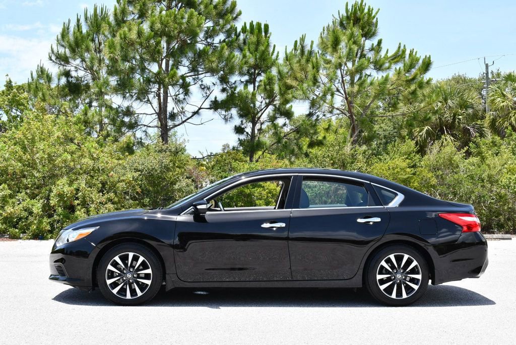 Used 2016 Nissan Altima 2.5 SL w/ Moonroof Package FWD image 3