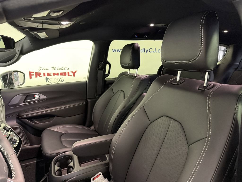 New 2026 Chrysler Pacifica Select FWD image 11