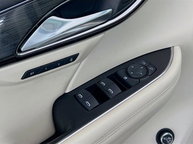 Used 2022 Buick Envision Essence w/ Safety Package image 17