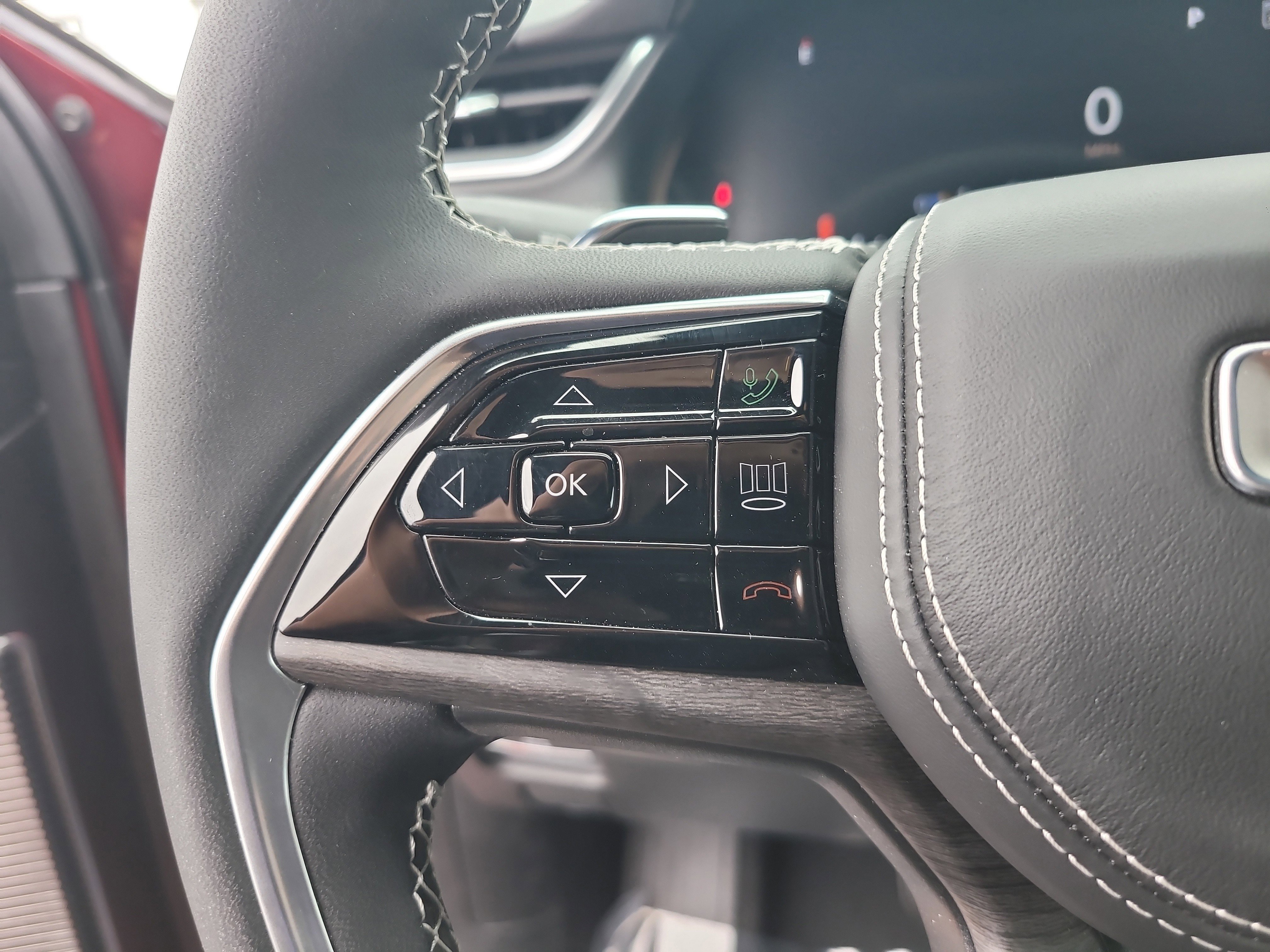 Used 2023 Jeep Grand Cherokee Overland w/ Luxury Tech Group IV image 28