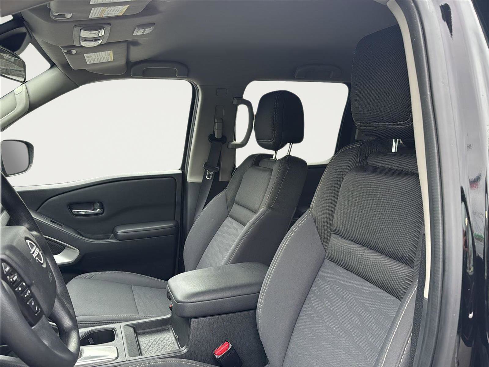 Used 2023 Nissan Frontier SV image 16