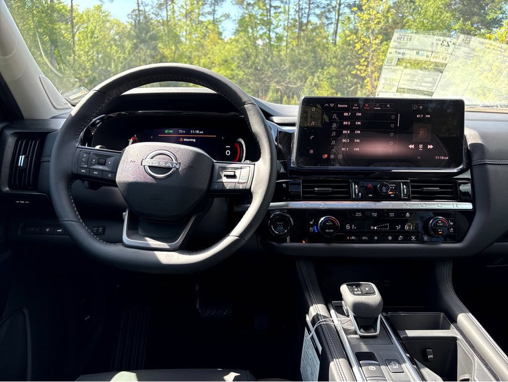 New 2026 Nissan Pathfinder Platinum FWD image 4