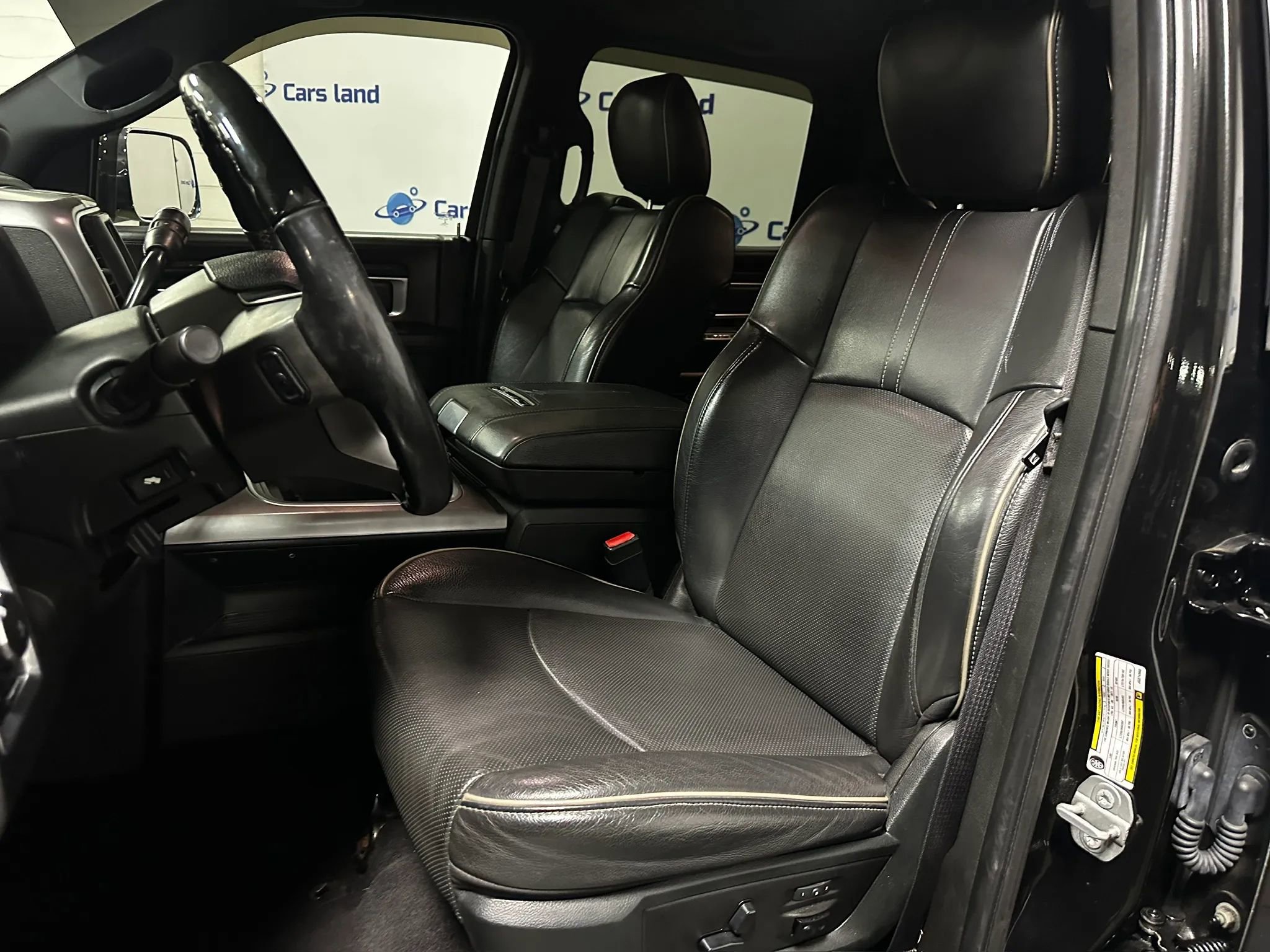 Used 2018 RAM 3500 Laramie Longhorn image 11