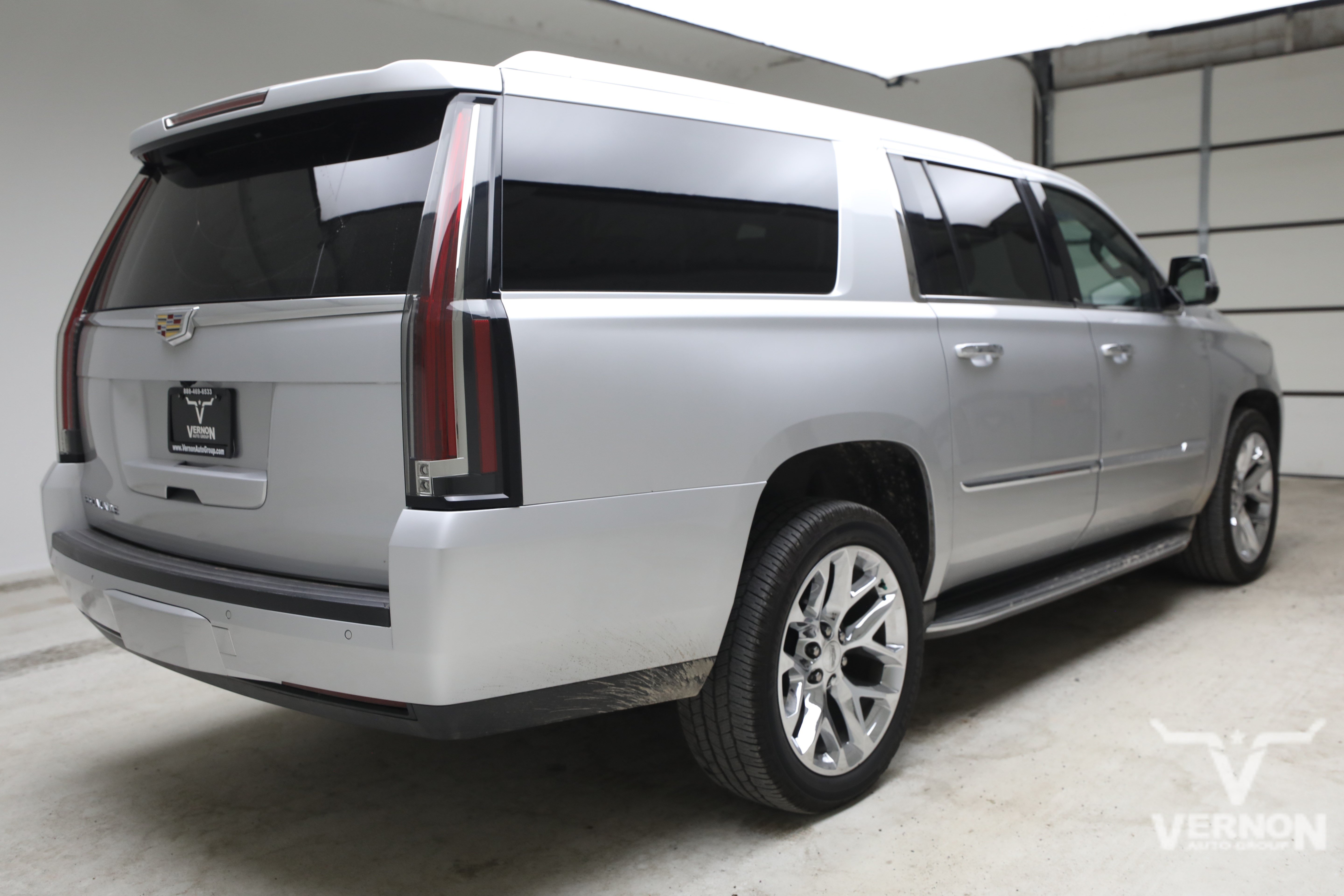 Used 2015 Cadillac Escalade ESV Luxury RWD image 4