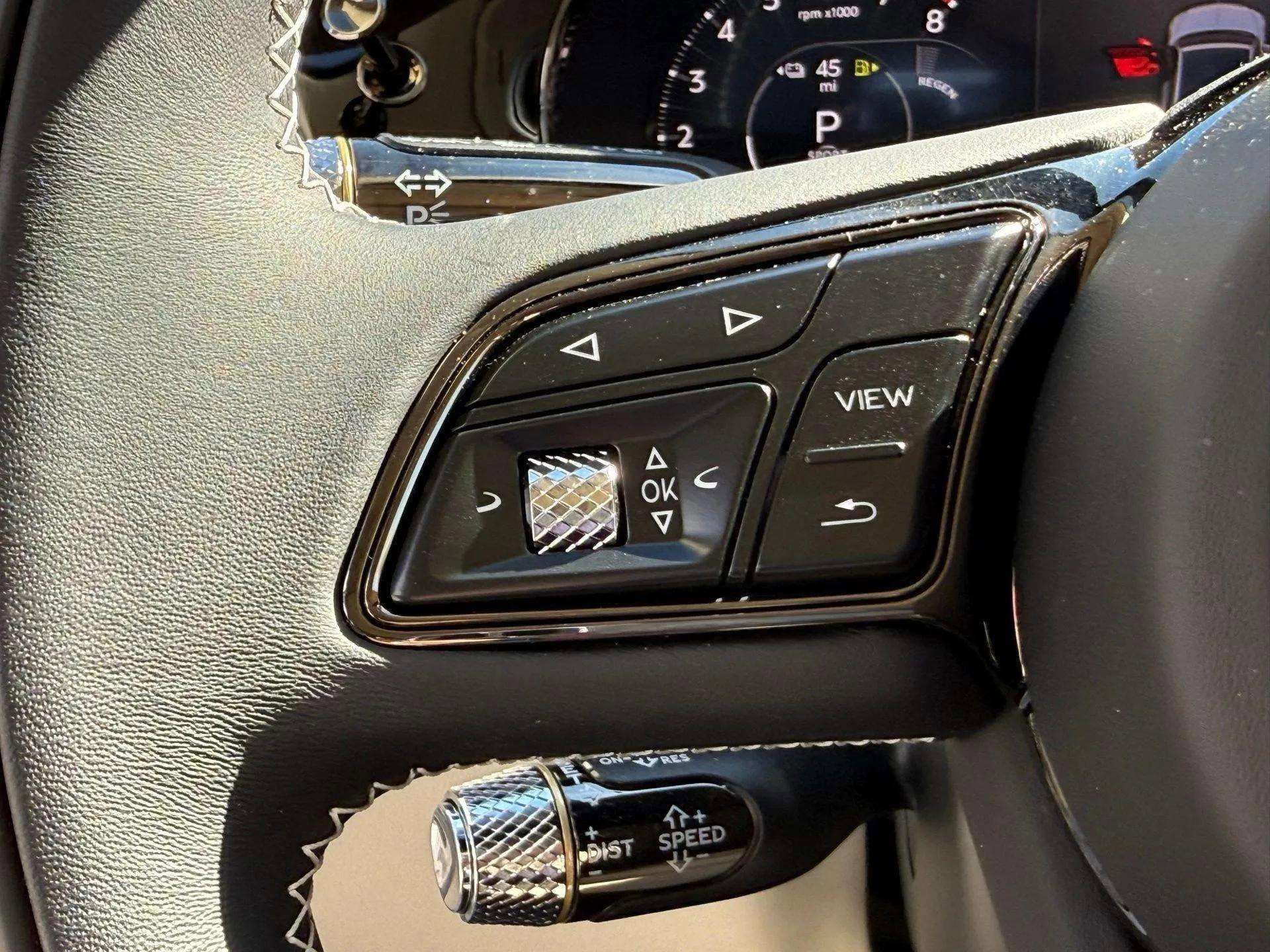 Used 2025 Bentley Flying Spur Plug-In Hybrid image 51