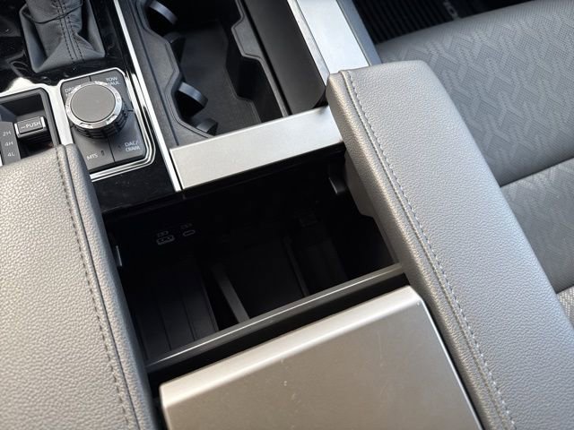 Used 2025 Toyota Sequoia Platinum image 31